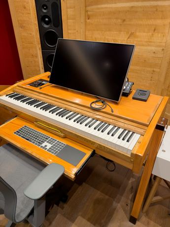 Red Room Desk Wood Grain